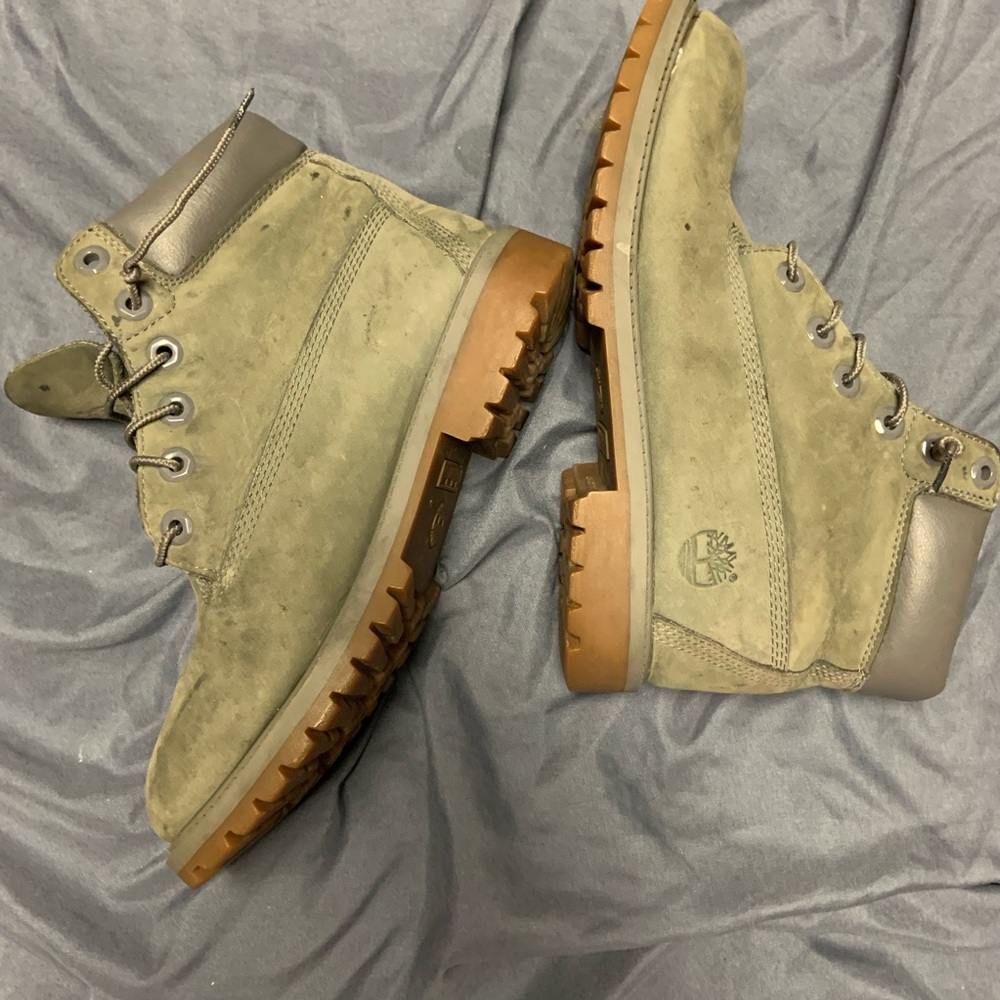 Grey/green Timberlands